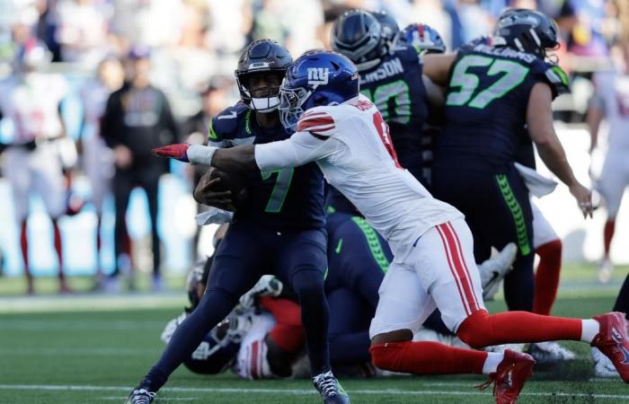 Giants’ Brian Burns delivers critical sack after being left unblocked