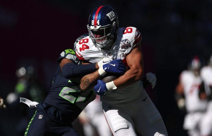 Giants’ Brian Burns delivers critical sack after being left unblocked