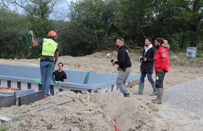 [Vidéo] While his house in Aude is difficult to access, he has his swimming pool delivered by helicopter