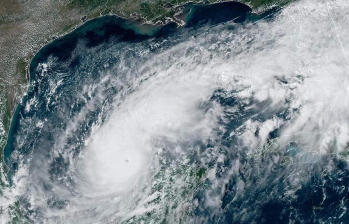 Hurricane “Milton” weakened to category 4, but “extremely dangerous” before arriving in Florida