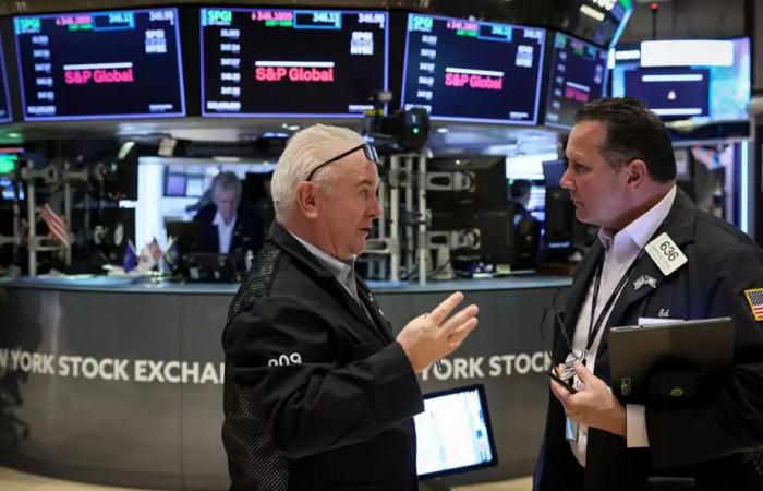 TSX closes lower and US stock markets advance