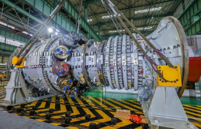 A powerful gas turbine independently developed by China has been successfully ignited