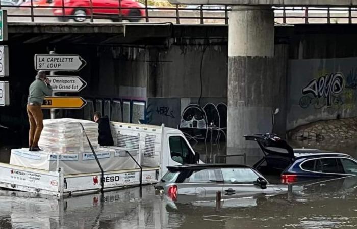 images of floods and damage in the city