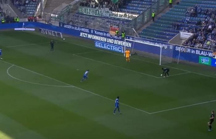 Improbable scenario in Bundesliga 2, two penalties whistled for balls picked up by hand