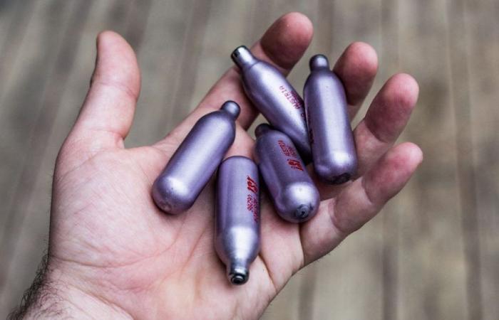 48 kilos of laughing gas found in a car at the Pau toll booth