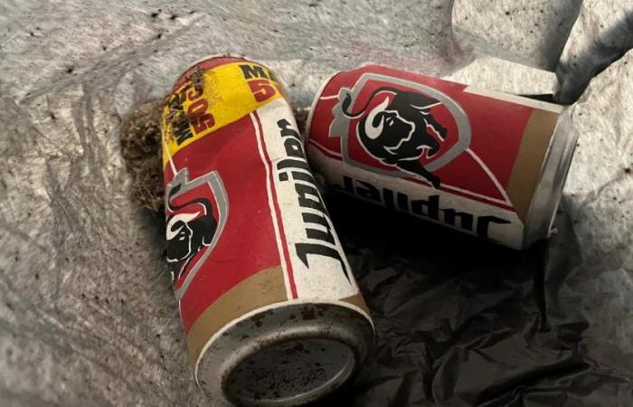 thinking that they were simple waste, a museum technician threw away these two cans of Jupiler, but…