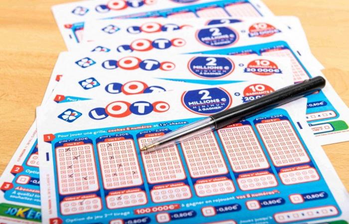 one number away from winning the jackpot of 11 million euros, three lucky people walk away with 55,000 euros