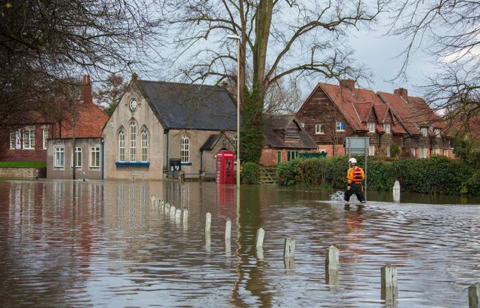 orange alert for rain-flooding in 11 departments and yellow alert for floods and violent storms