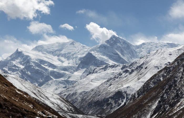 Without water or food, they survive for 3 days at an altitude of 6,000 meters in the Himalayas