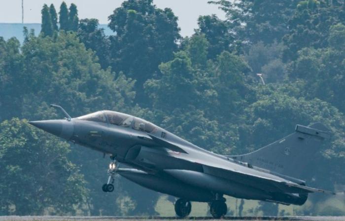 France launches the development of a future connected version of the Rafale