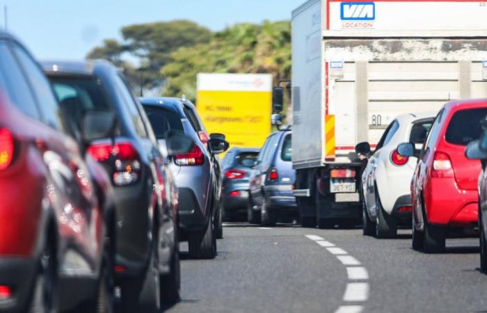 The accident of a heavy goods vehicle leads to the cutting of the A11 motorway