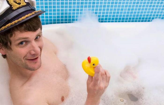 Cruise passengers hide bath ducks in their luggage