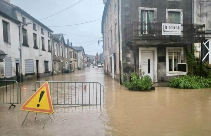 the town of Fontenoy-le-Château under water, roads cut, the Vosges on orange alert