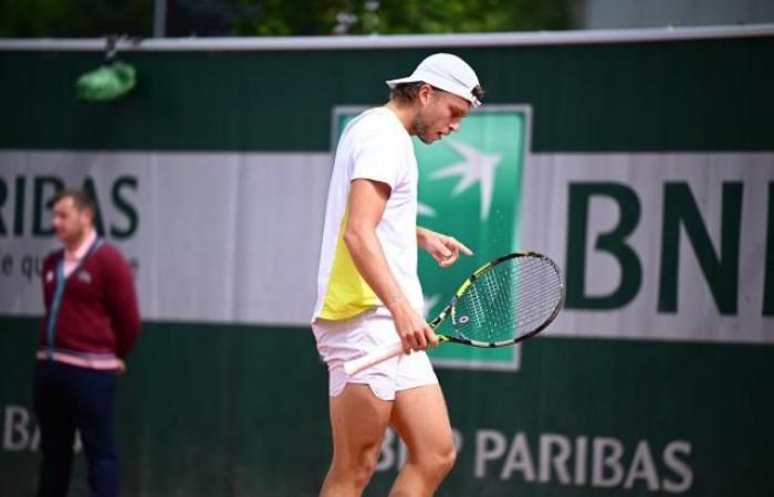 Alexandre Muller powerless against Stefanos Tsitsipas