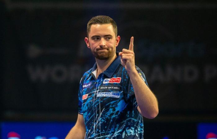 Humphries continues title defence to set up Clayton quarter-final clash