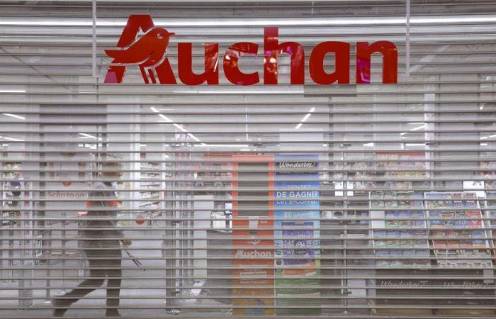 Fears over employment at Auchan which will reduce the size of its hypermarkets