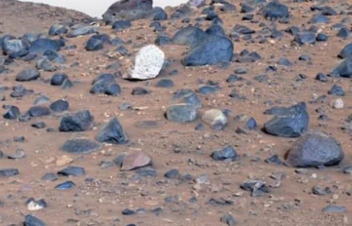 Stunning blue rocks on Mars