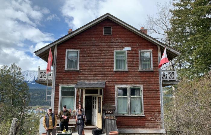 Swiss mountain guide chalets in Canada: “A dream came true”