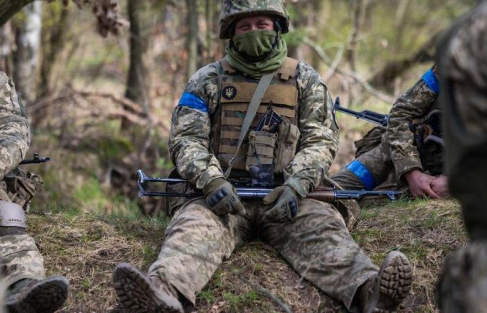 A Ukrainian soldier deserts to denounce exhaustion at the front