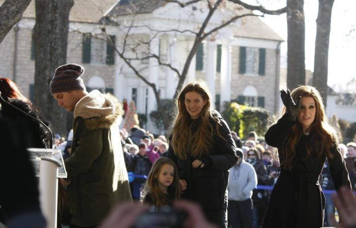 Lisa Marie Presley laid out her late son at home for two months