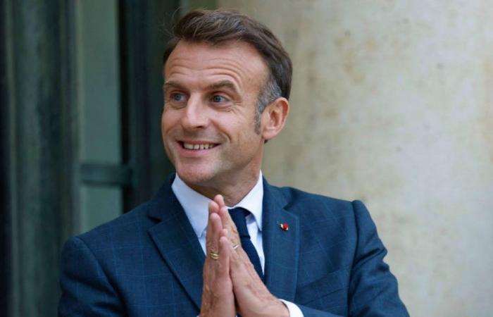 TV series: Emmanuel Macron asks Emily to stay in Paris