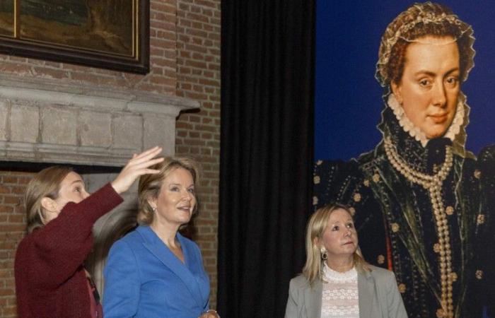 Mathilde of Belgium charmed by discovering an exhibition dedicated to Marguerite of Parma