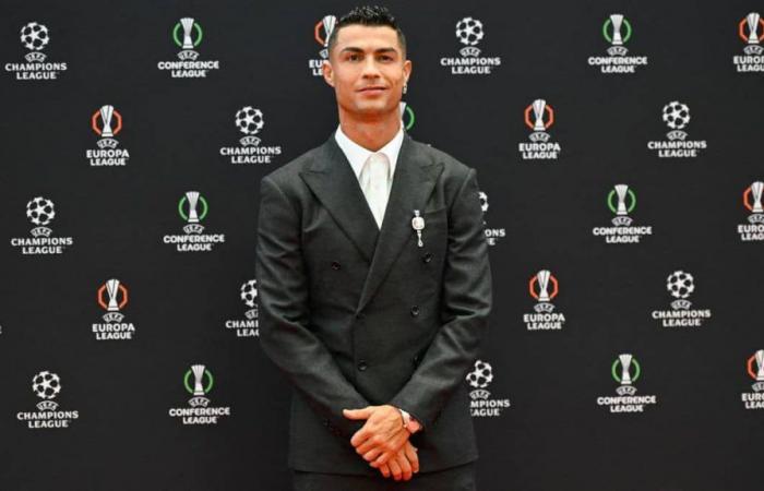 Cristiano Ronaldo sells his huge house in England at a high price