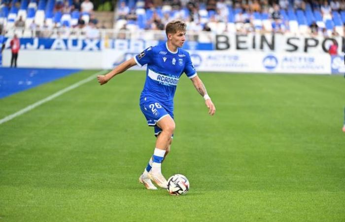 AJ Auxerre full-back Paul Joly injured in knee and absent for several weeks