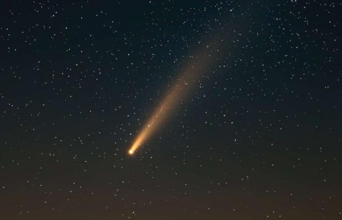 Mind-blowing images of brilliant comet Tsuchinshan-Atlas colliding with huge ejection of masses from the Sun