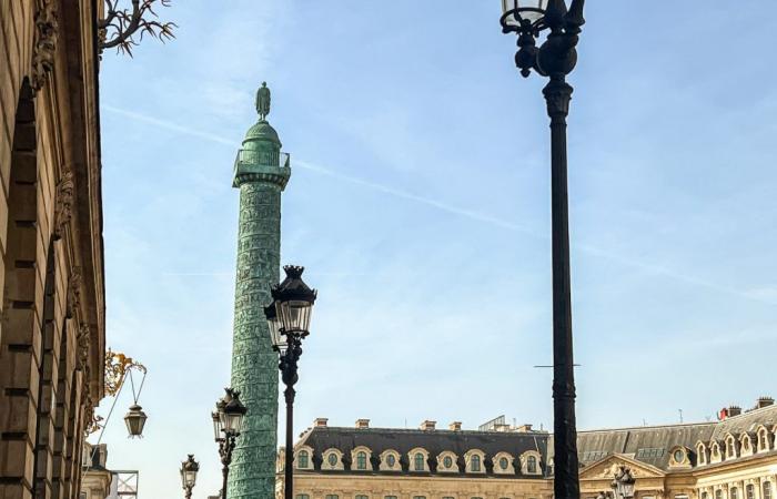 Art Basel Paris 2024: giant mushrooms decorate Place Vendôme