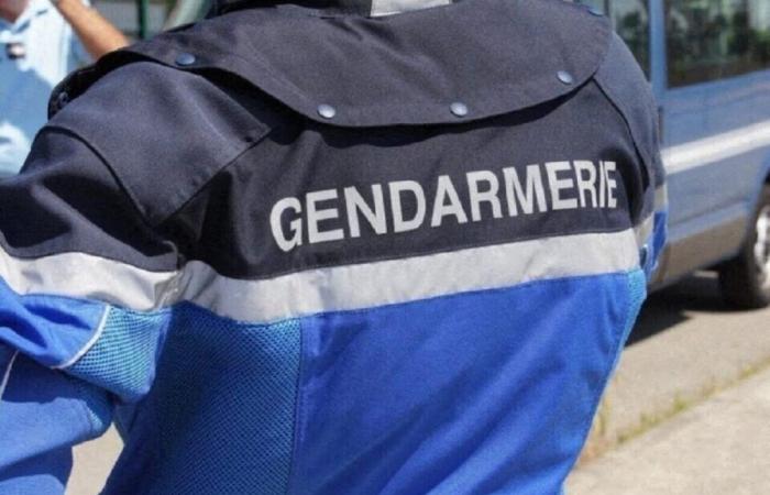 the foot of a man wanted for murder found on a beach near Royan