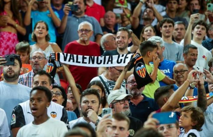 Two Valencia CF fans detained in Singapore over protests against owner Peter Lim