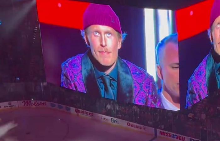 The crowd at the Bell Center gives Patrik Laine a huge ovation