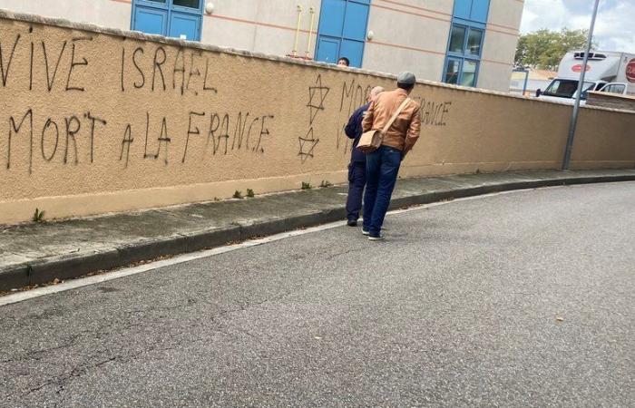 “Long live Israel, death to France”: hateful tags on the surrounding wall of the Bram college, in Aude