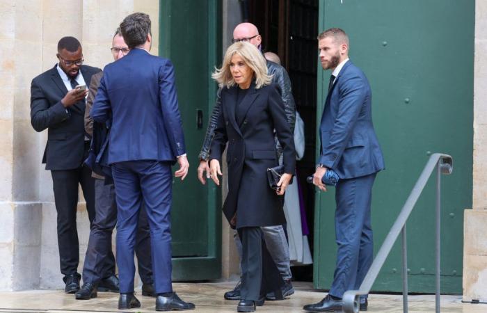 sober and classy, ​​Brigitte Macron brings out her favorite city shoes