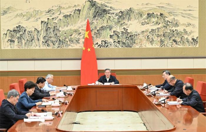 Chinese PM emphasizes strengthening consistency of macroeconomic policy direction