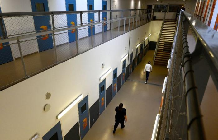 what we know about the death of an inmate with his throat cut at Baumettes prison in Marseille