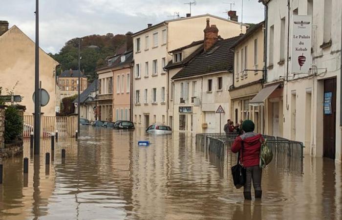 Epernon under water following the Kirk depression: cows evacuated, businesses closed…