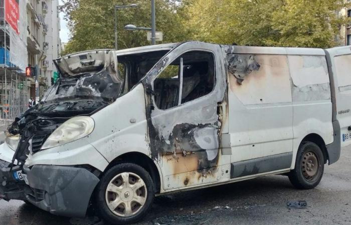 An armored van attacked by heavily armed men, in the city center of Grenoble