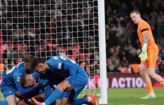 Belgium hangs Italy, England showered at home