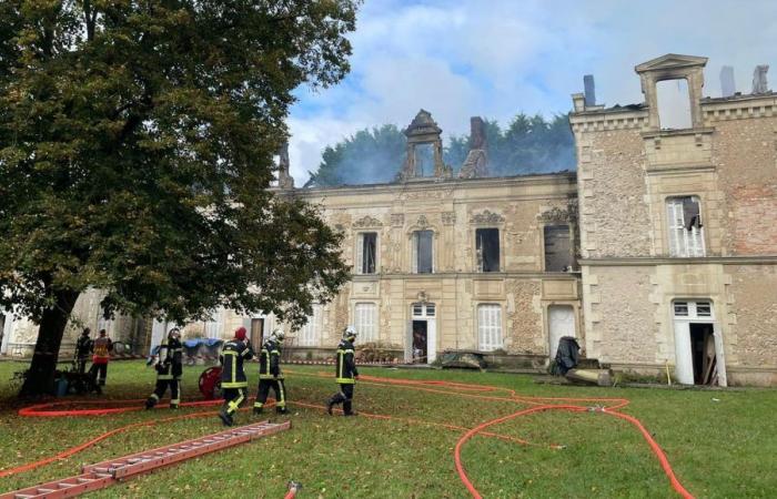 A castle in southern Sarthe destroyed in a major fire