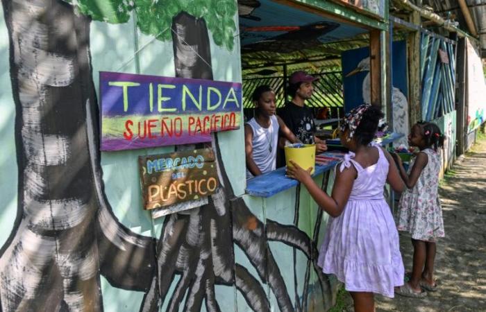 In Colombia, a small economy of recycled plastic on Pacific beaches