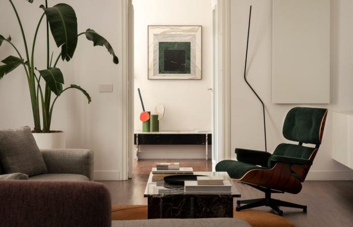 In Naples, a 19th century apartment with contemporary design