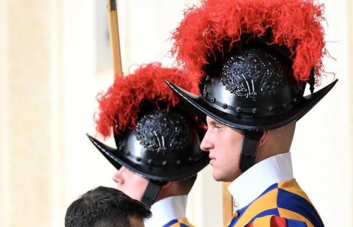 Zelensky wants to steal the Swiss Guards from us