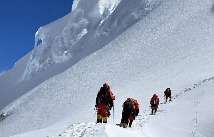 Extinct 100 years ago, body of climber found on Everest could change history