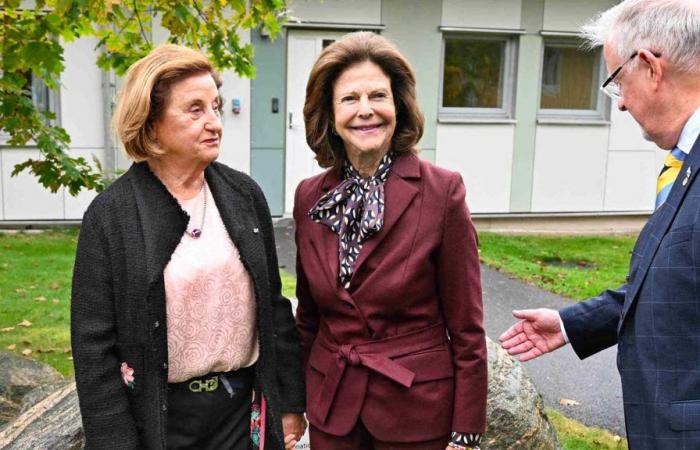 Queen Silvia with albinism children for World Mental Health Day