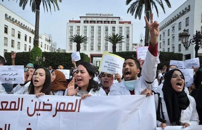 Nursing students threaten open strike