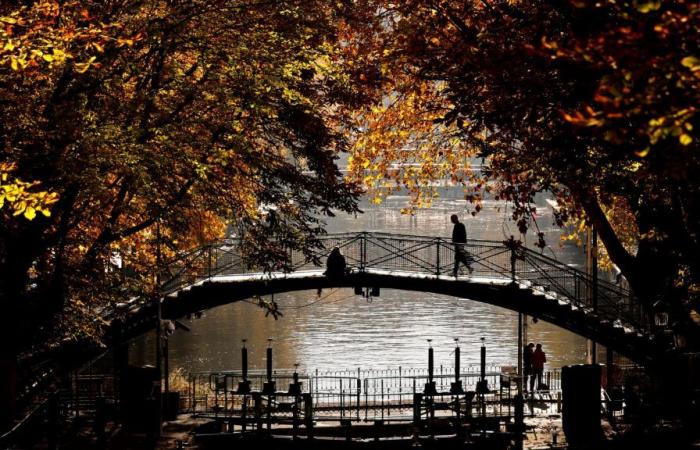 three footbridges on the Saint-Martin canal named after actresses