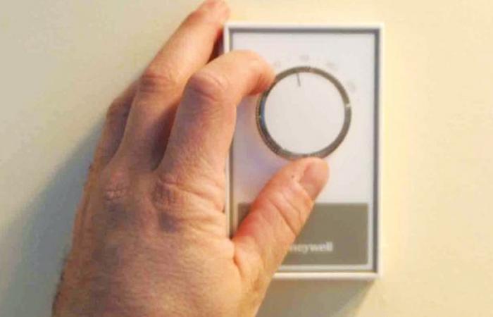 Thousands of households are struggling to pay their electricity bills in NB.