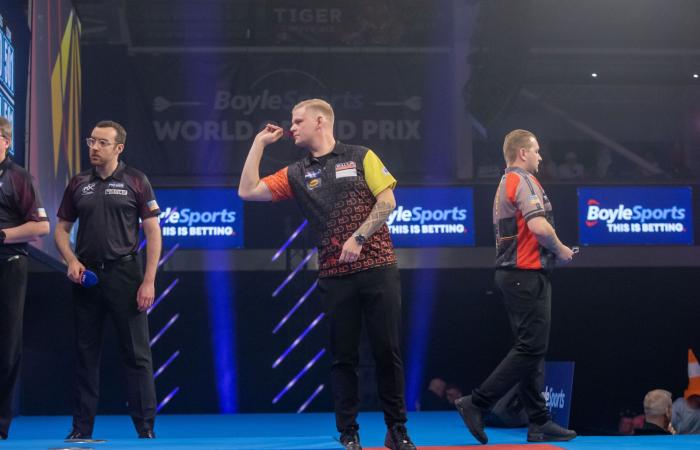 Unplayable Humphries & deadly De Decker reach World Grand Prix final